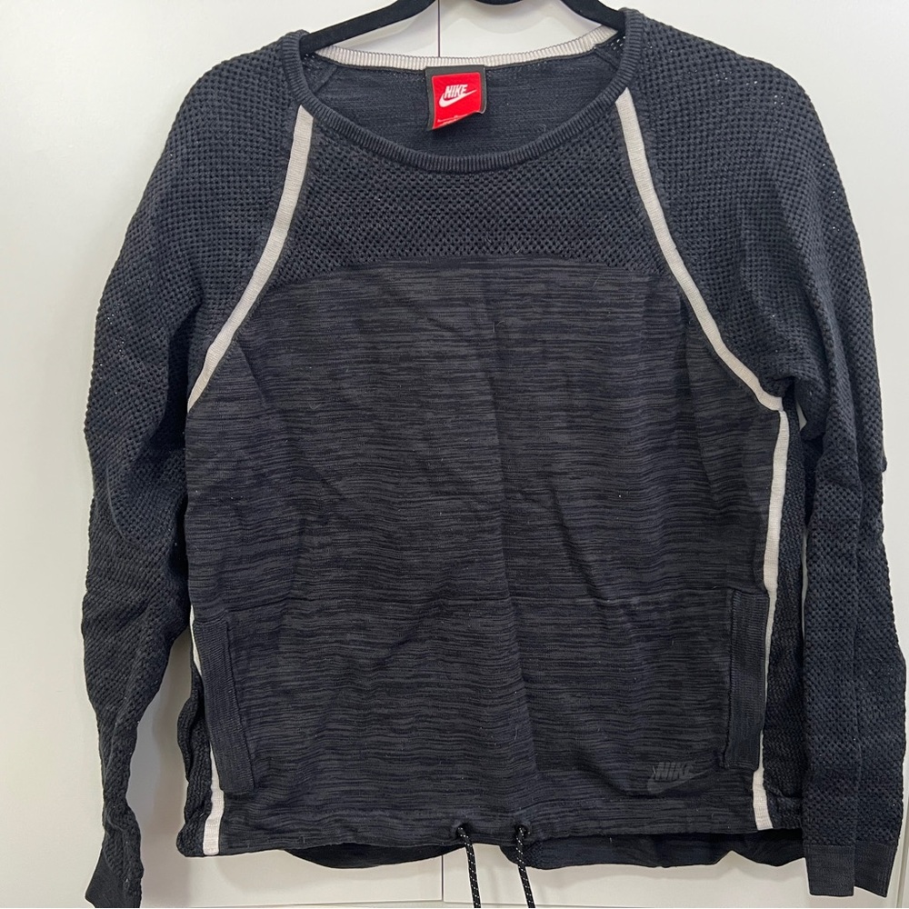 Nike sweater long sleeves, heathered black and gray color, size large